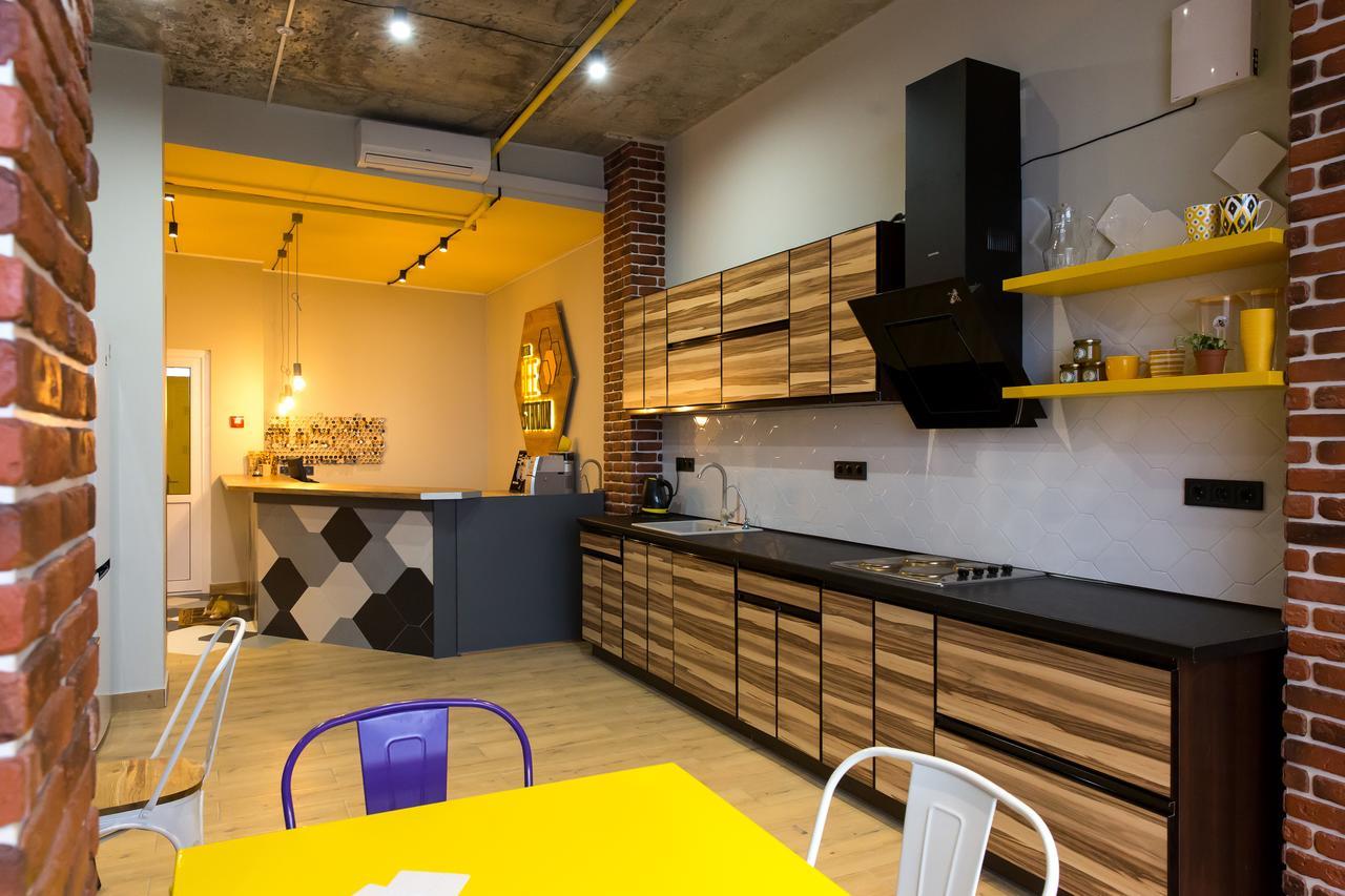 Hotel Bee Station Київ Екстер'єр фото