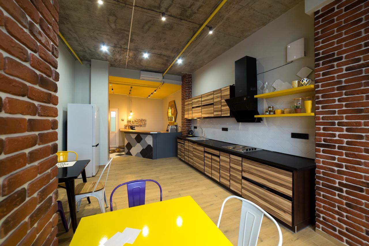 Hotel Bee Station Київ Екстер'єр фото